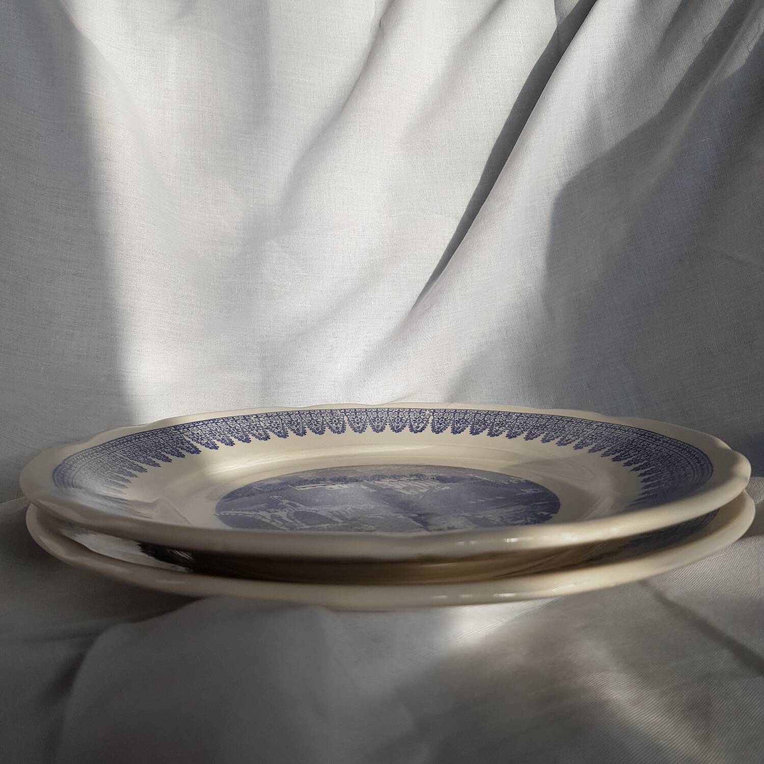 Ensemble de 2 assiettes à dîner en pierre de fer sous glaçure fabriquées en Italie