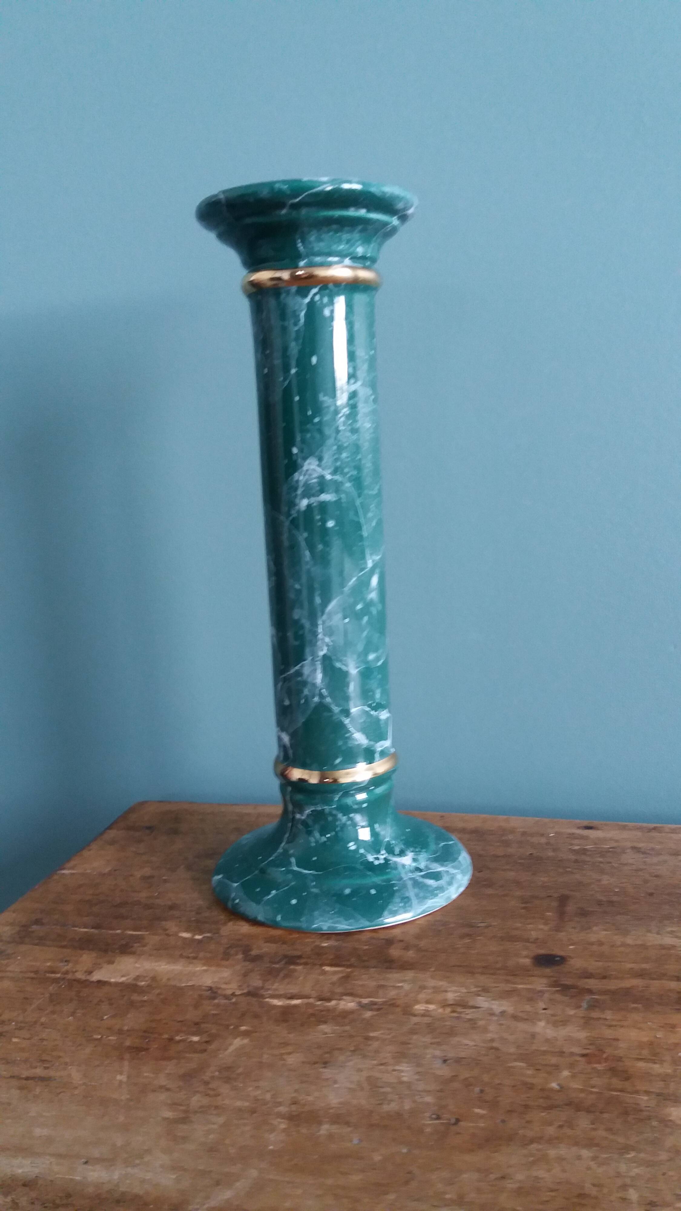 Bougeoir colonne en céramique effet marbre vert et or