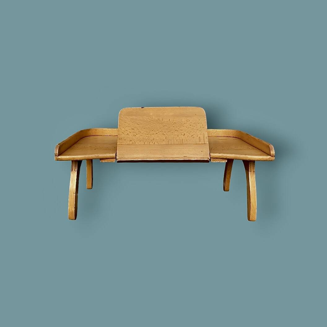 Old bed platform with a varnished wooden reading shelf, Torck