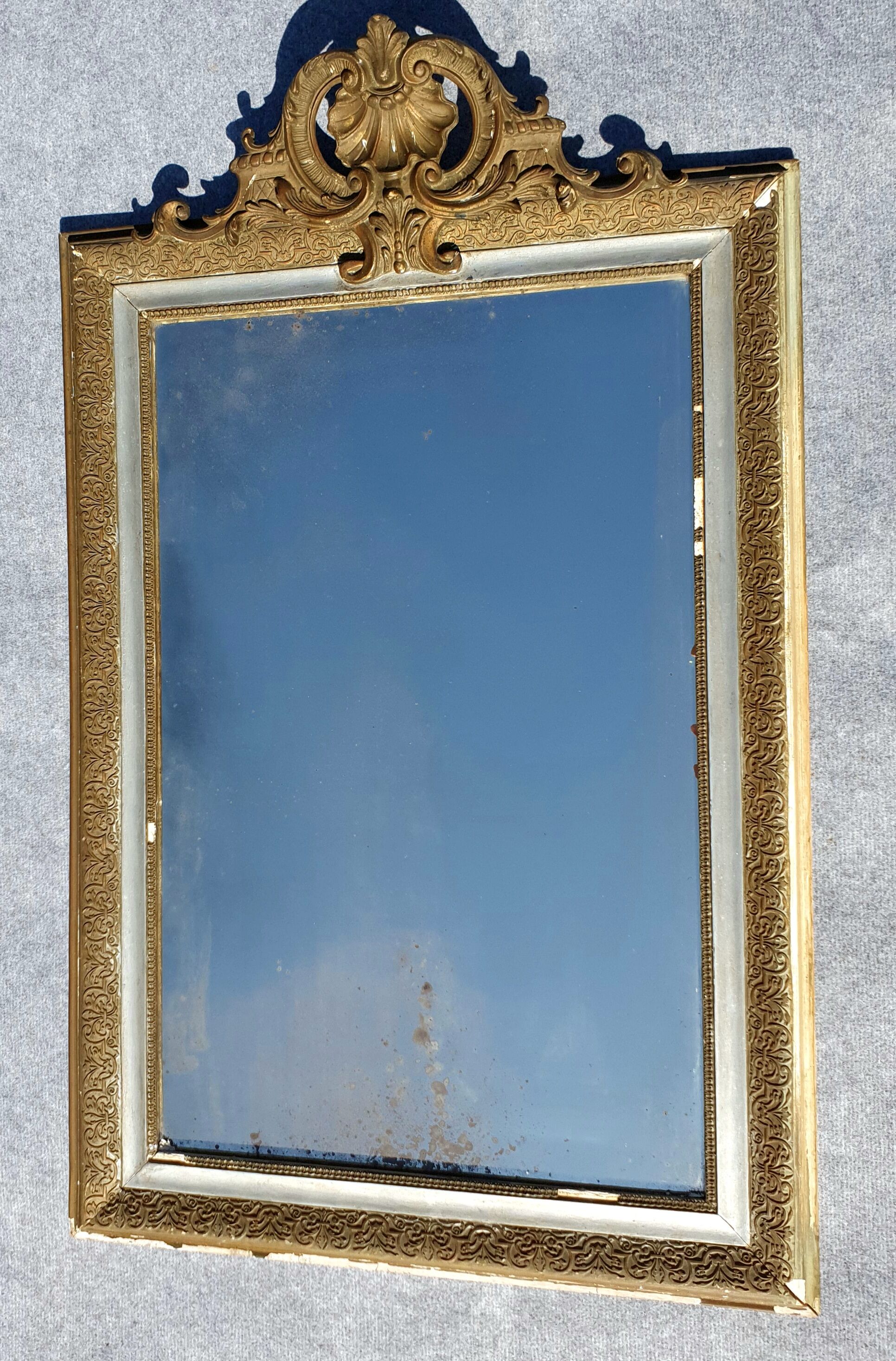 Large mirror with gold and silver pediment 71x115cm