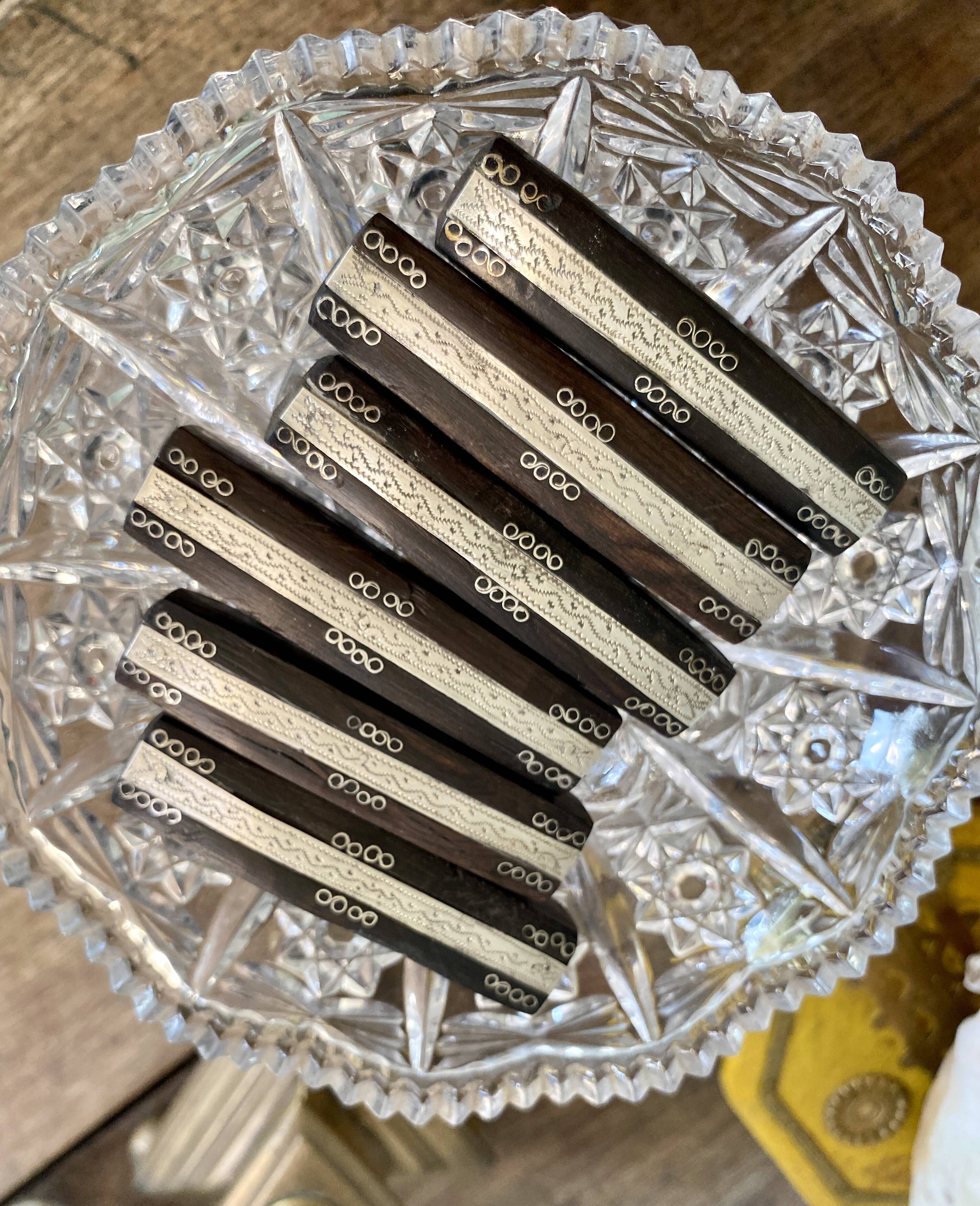 6 knife holders in wood and chiseled silver metal