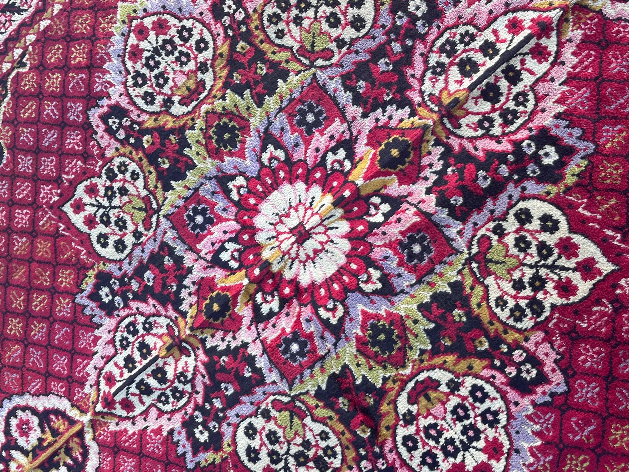 Vintage carpet with floral decoration 123x176cm