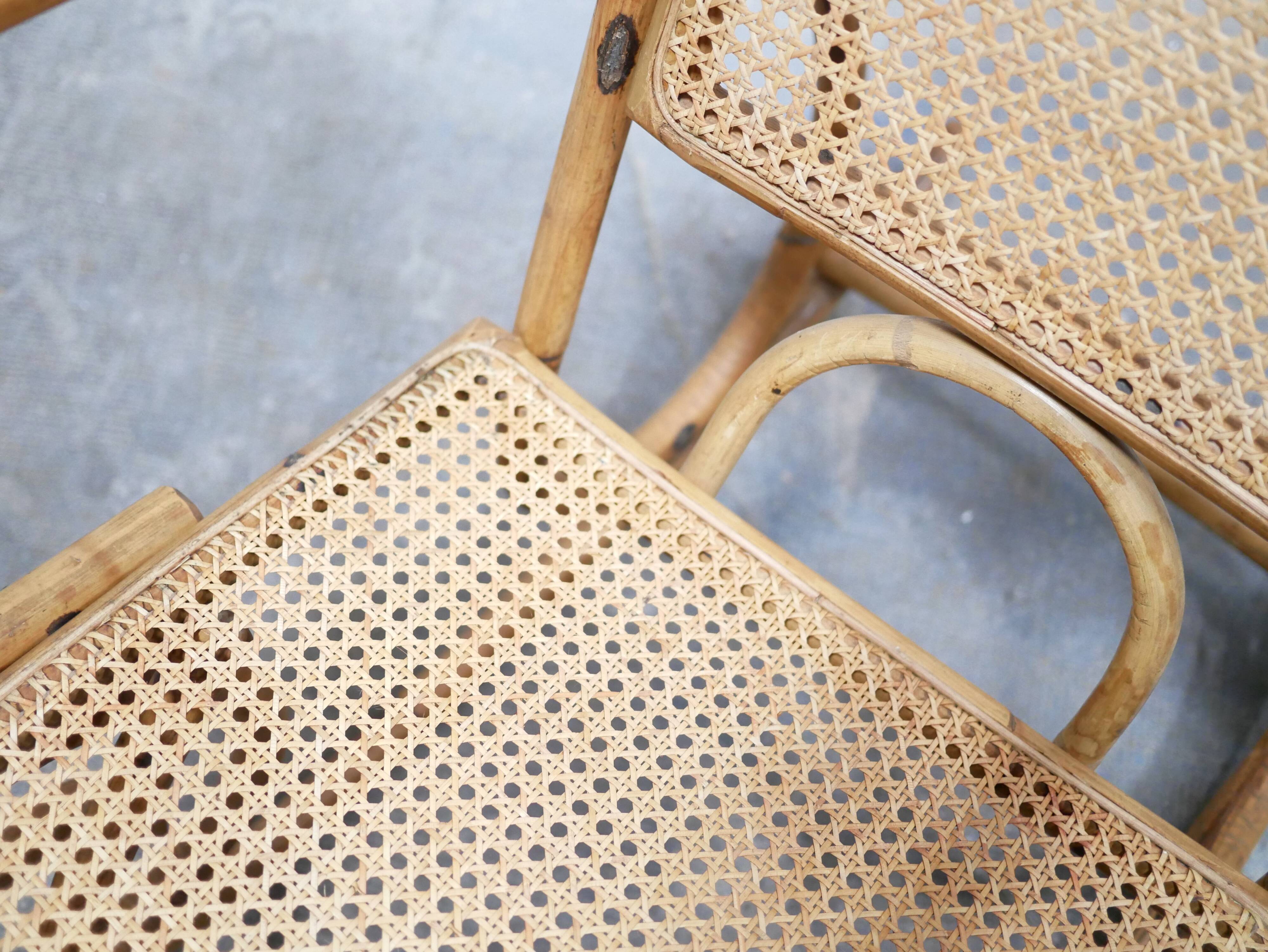 Fauteuil à bascule vintage en rotin et cannage