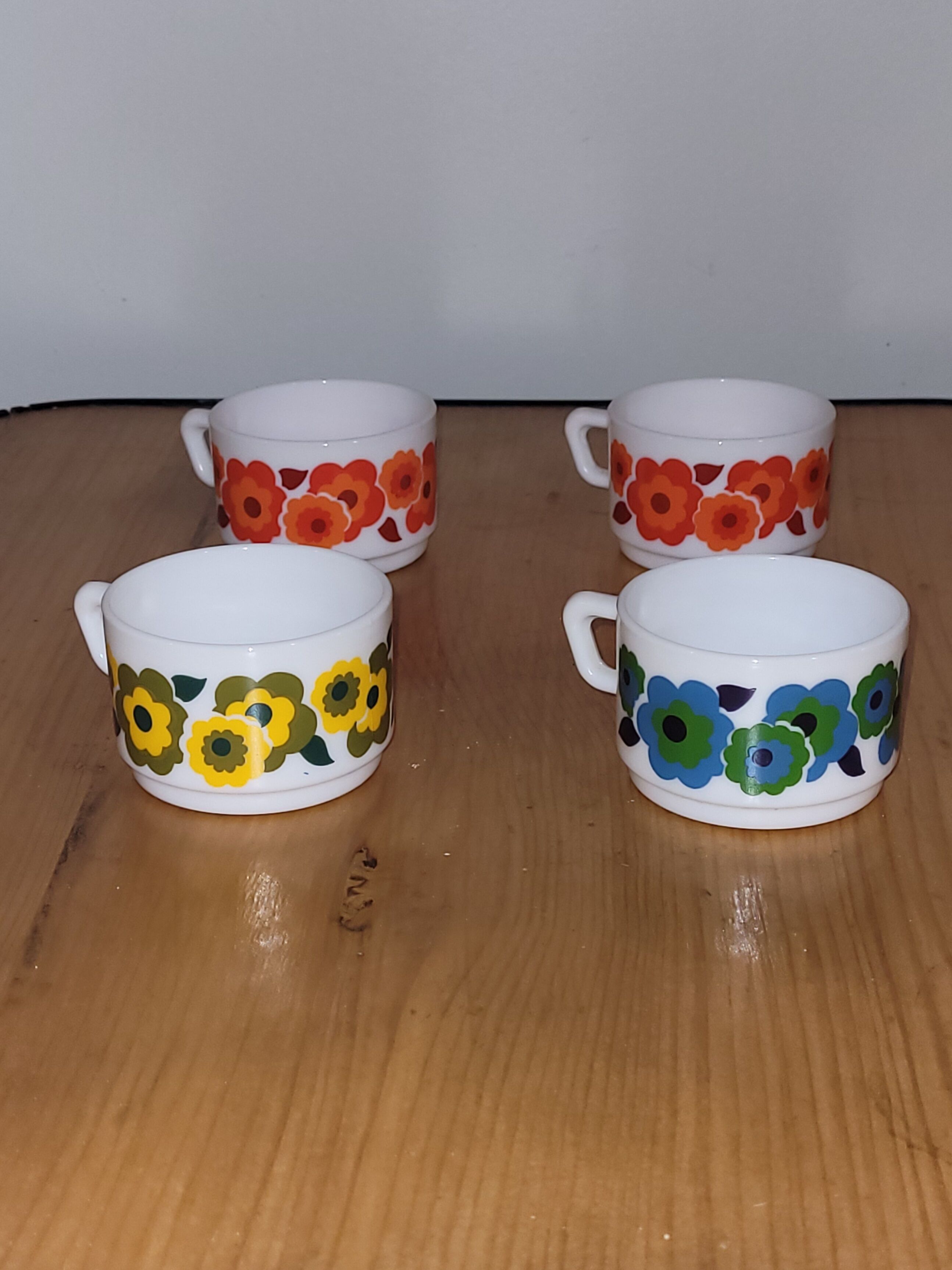 4 Arcopal Lotus espresso cups vintage