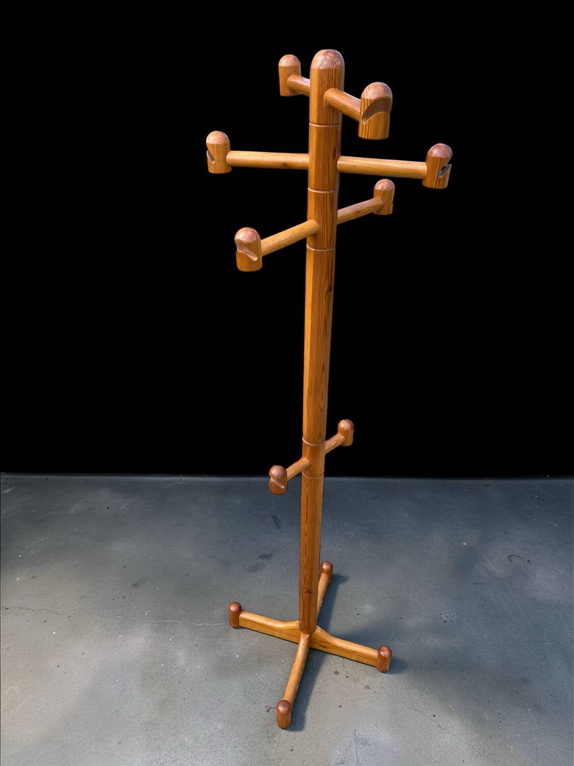 Coat rack in pine 1970