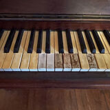 Upright piano