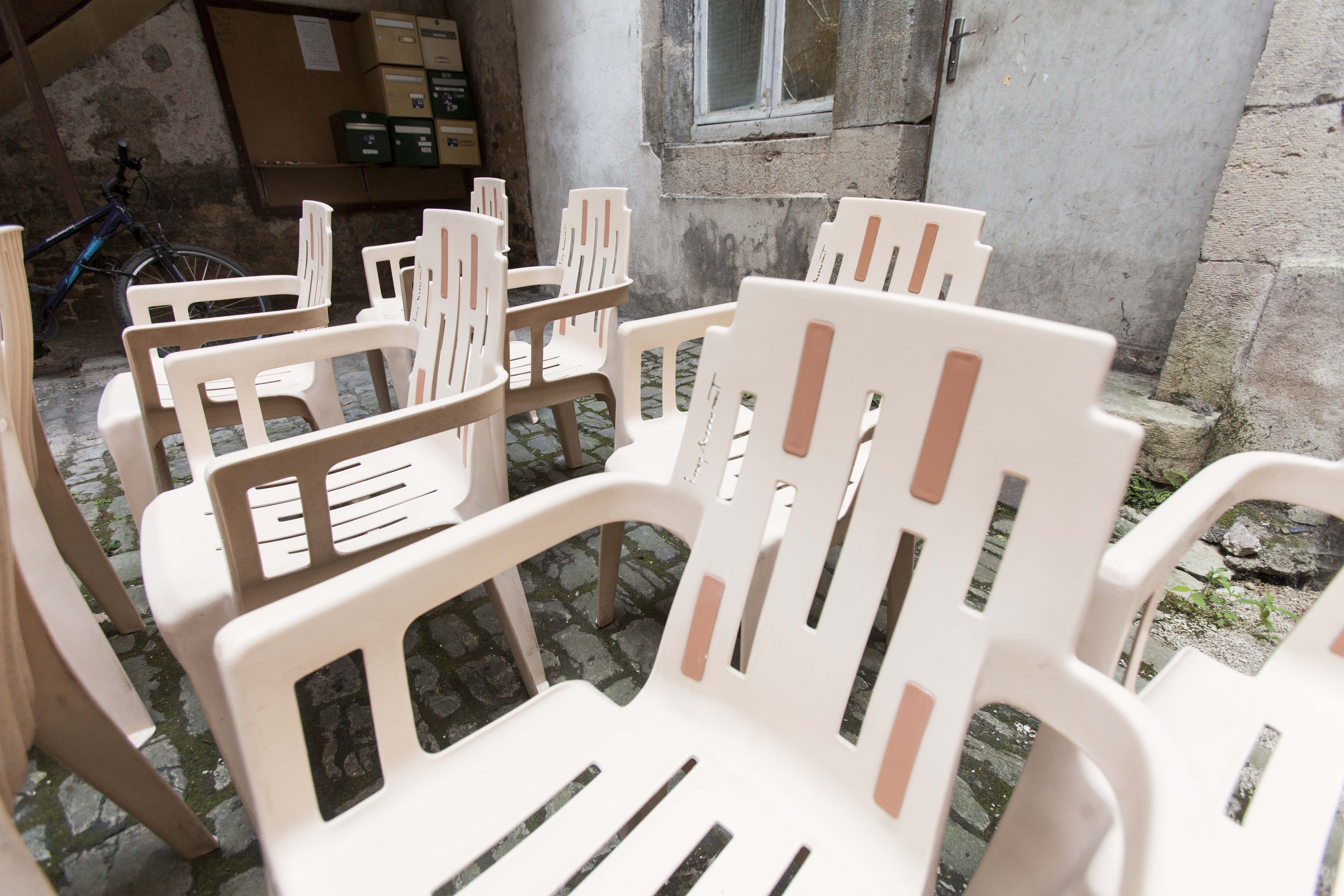 Set of 10 chairs mambo Stamp Henry Massonnet by Pierre Paulin