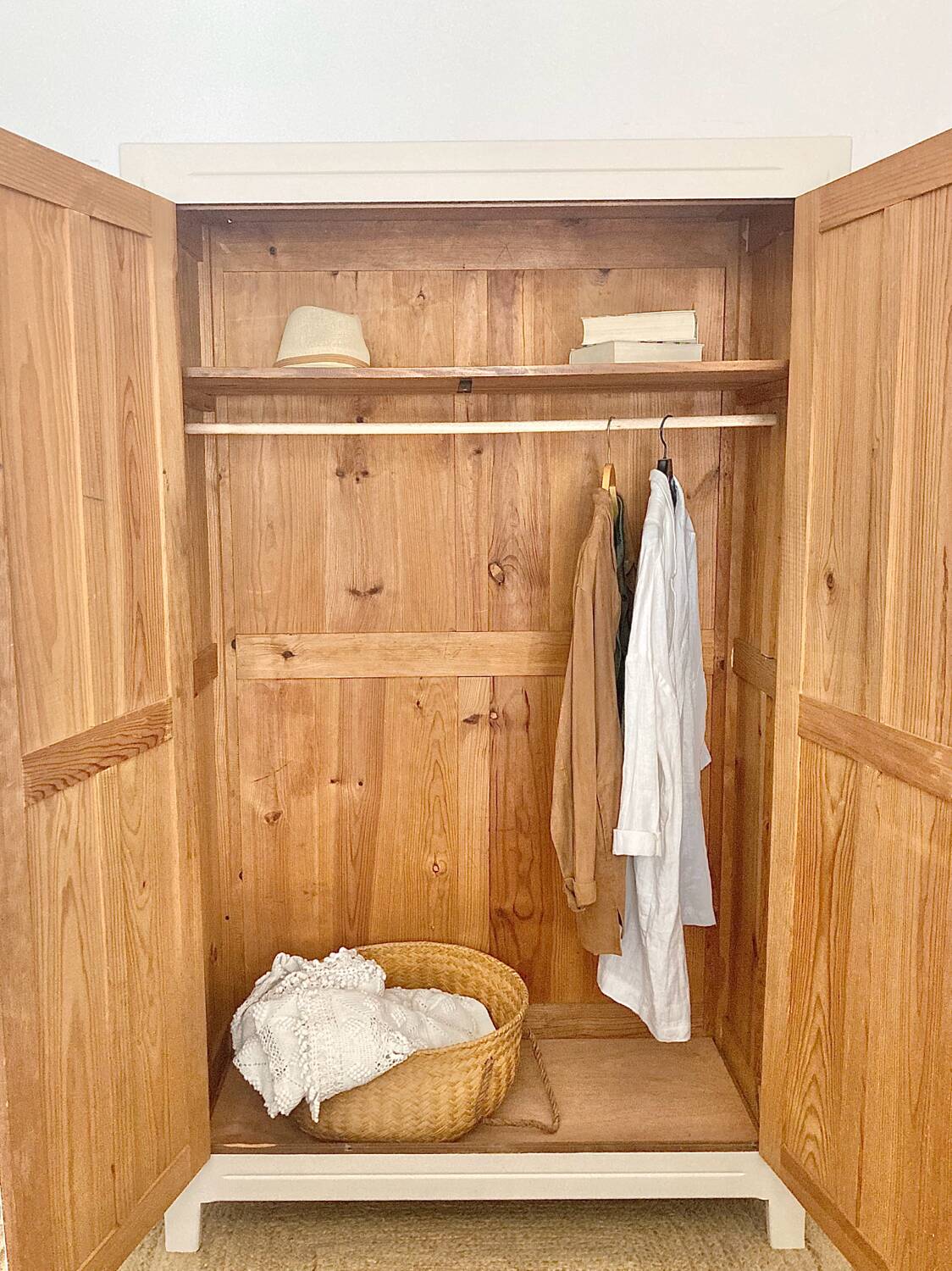Armoire parisienne