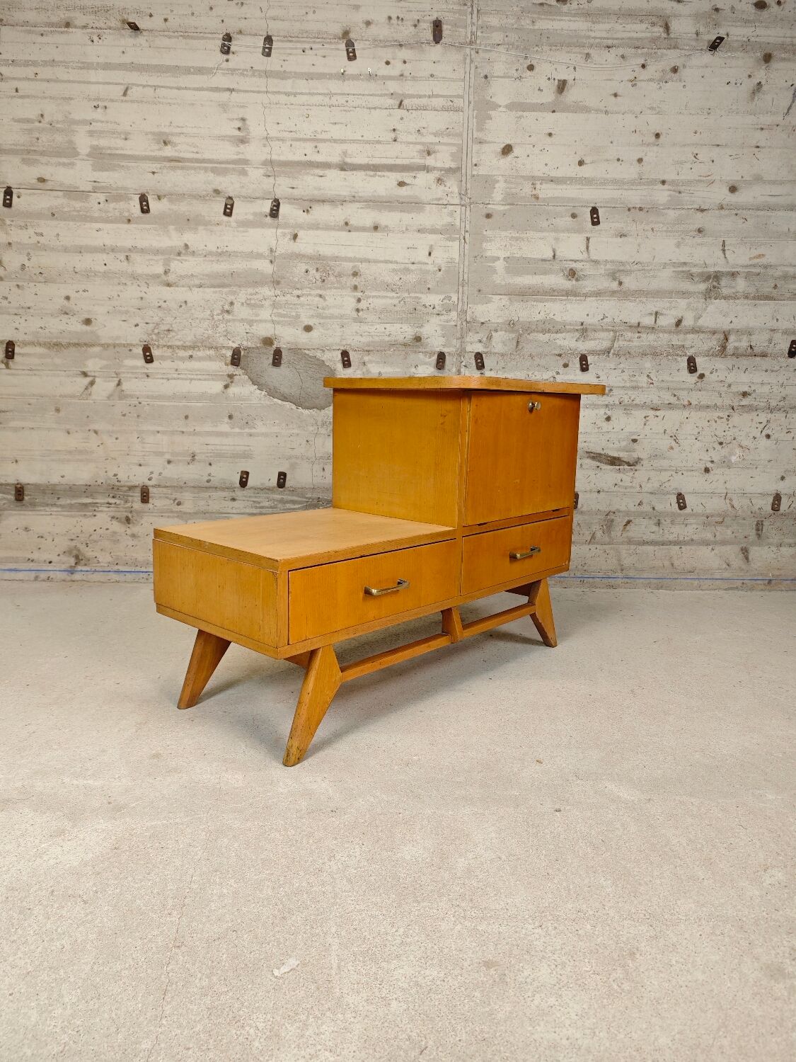 Buffet vintage pieds compas