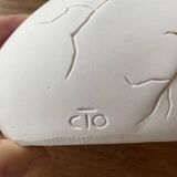 Chick in its egg, decorative plaster - empty pocket