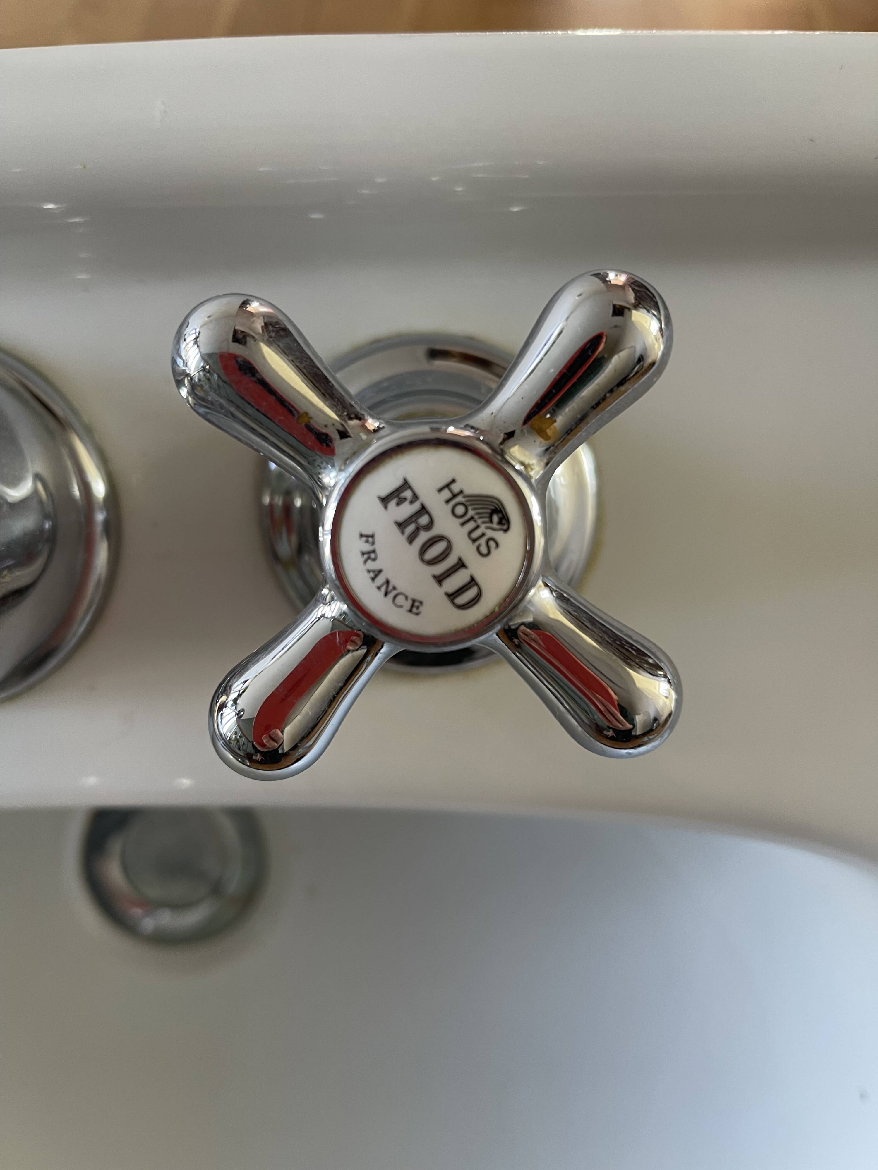 Ceramic sink