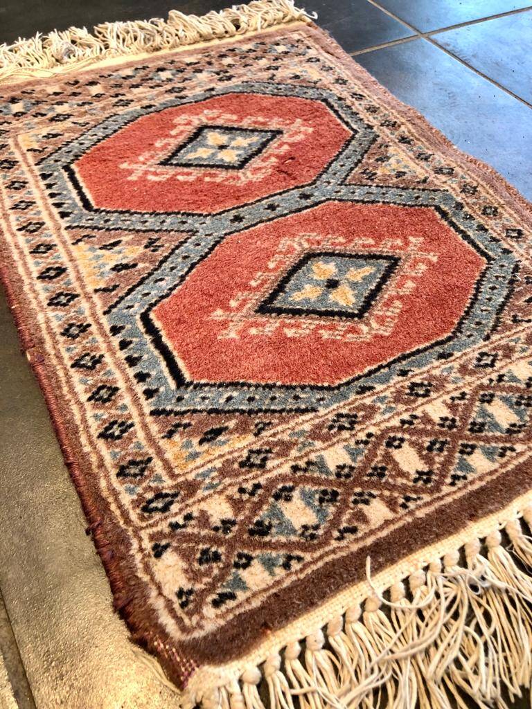 Handmade Pakistani rug