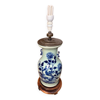 Lampe en porcelaine bleu céladon à décor végétal Chine 19ème siècle