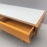 Console basse vintage en bois avec verre opalin, 1960