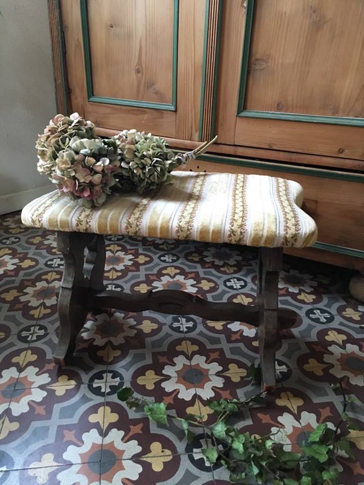 Stool wood and velvet