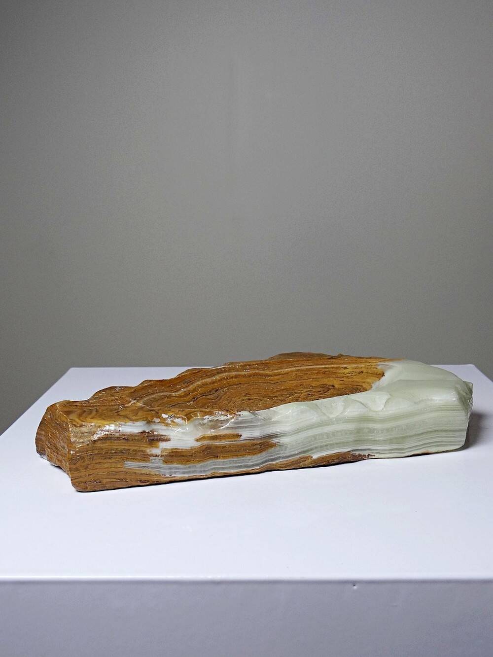 Brutalist vintage green onyx ashtray, 1950s-70s, Italy.