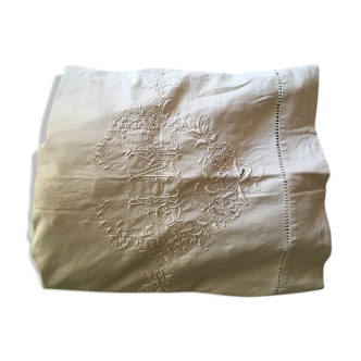 Drap ancien brodé