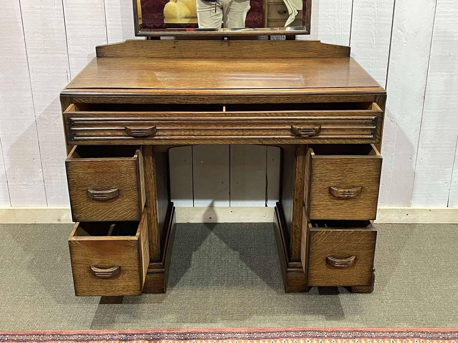 English mahogany dressing table from the early 20th century