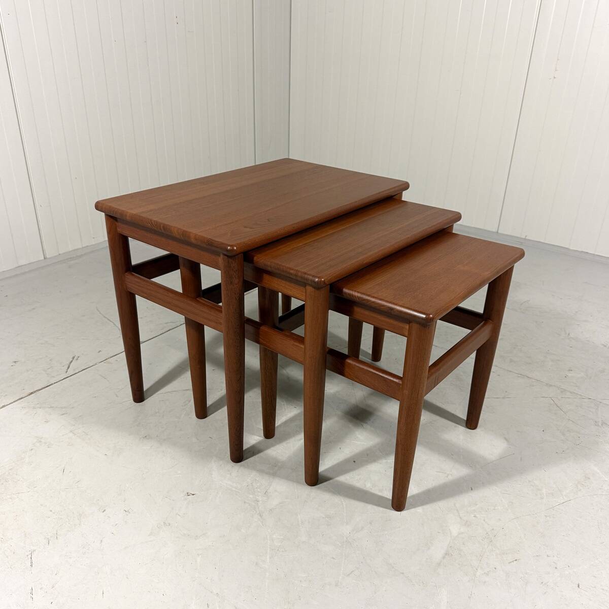 Tables gigognes en teck Danemark années 1960