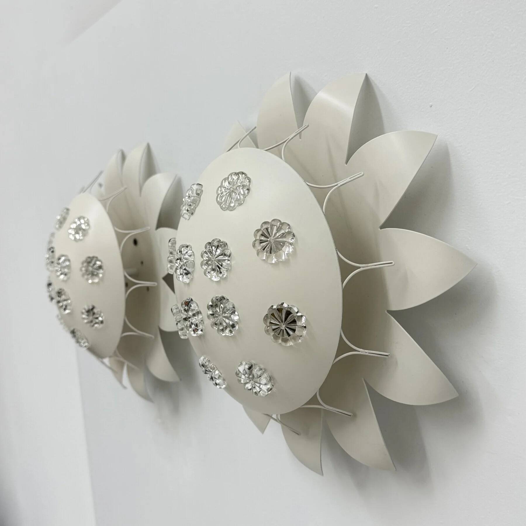 Set of 2 Emil Stejnar wall lamps with flower crystals, 1950s Vienna
