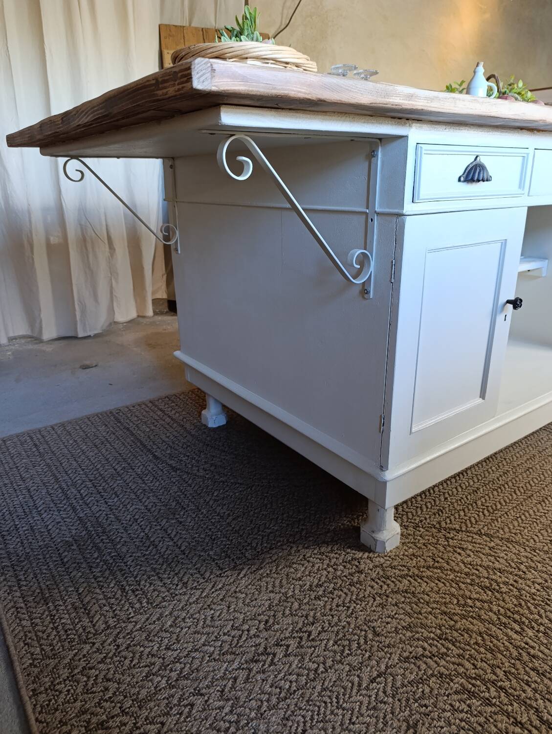 Island, kitchen counter