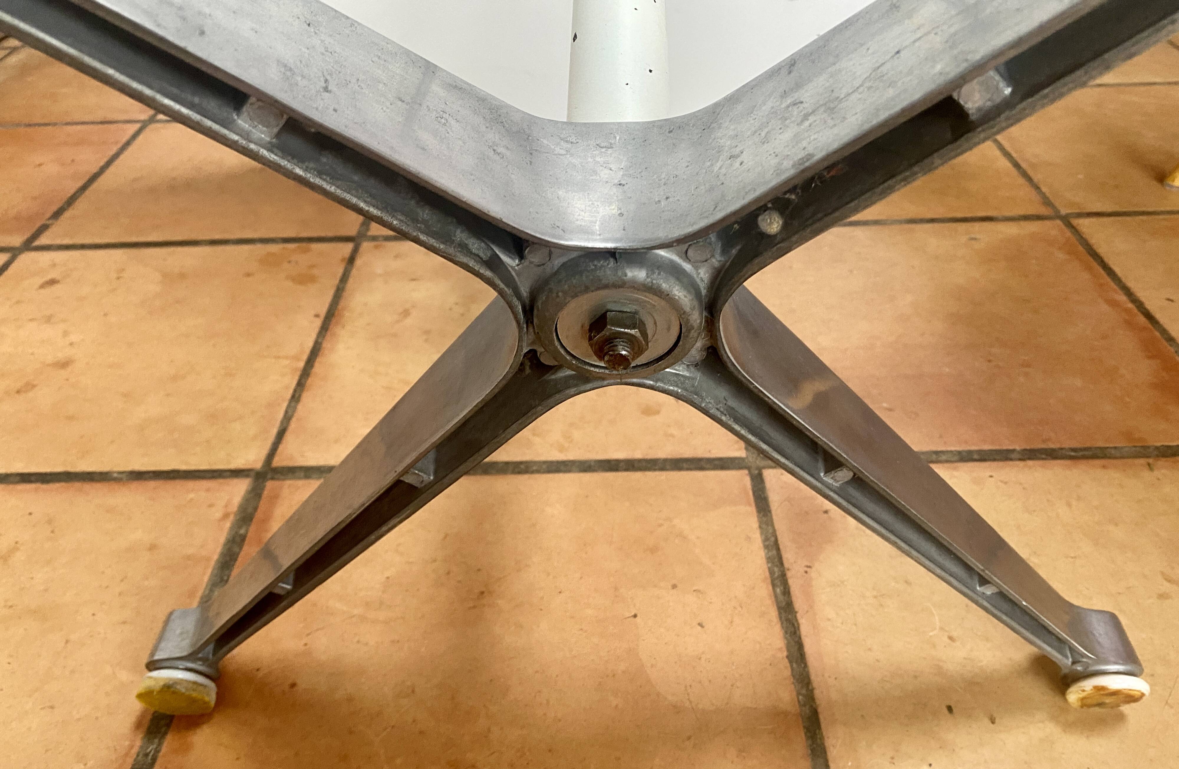 White Melamine Round Table Charles And Ray Eames For Herman Miller