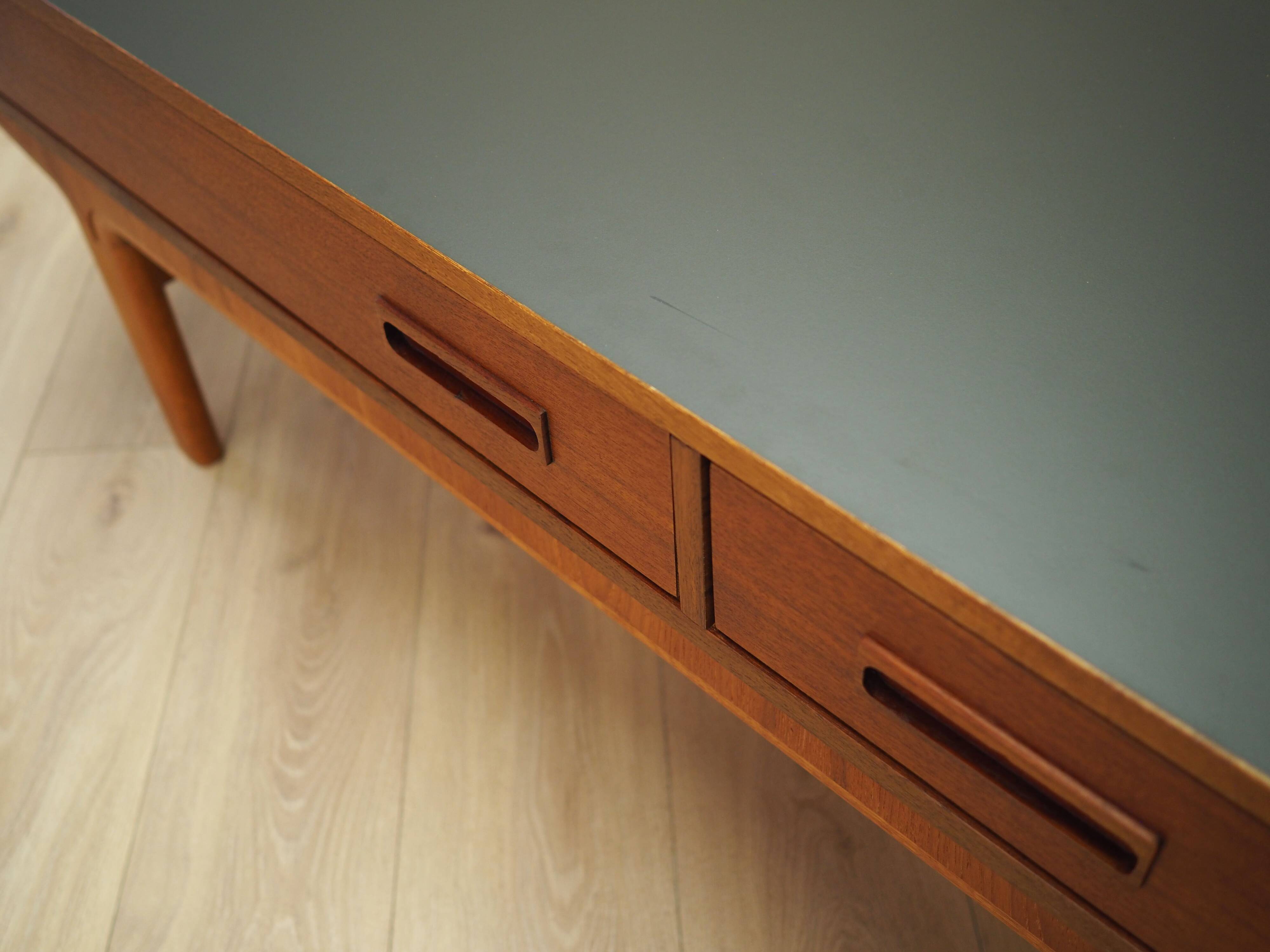 Lowboard en teck, design danois, années 1960, production : Danemark