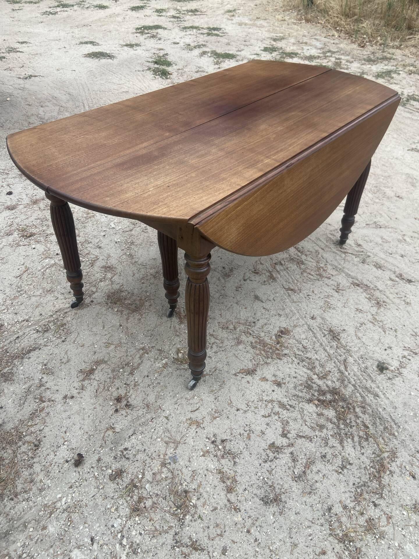 Table de salle à manger à rabats, vers 1850