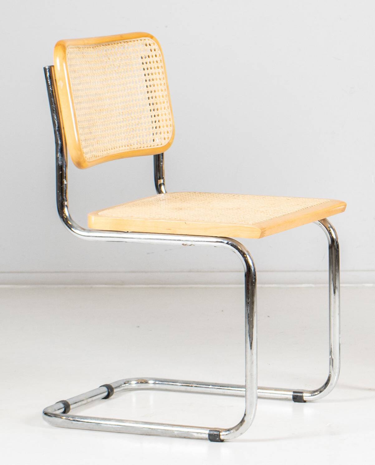 Cantilever b32 chair attributed to breuer italy