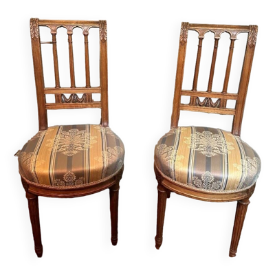 Paire De Chaises De Style Louis XVI En Noyer.