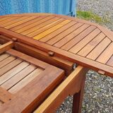 Stretchable garden dining table in solid teak