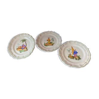 Lot de 3 assiettes en faïence décoratives estampillées "Gien"