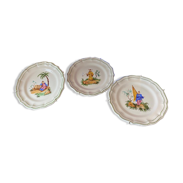 Lot de 3 assiettes en faïence décoratives estampillées "Gien"