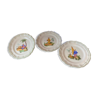 Set of 3 decorative earthenware plates stamped "Gien"