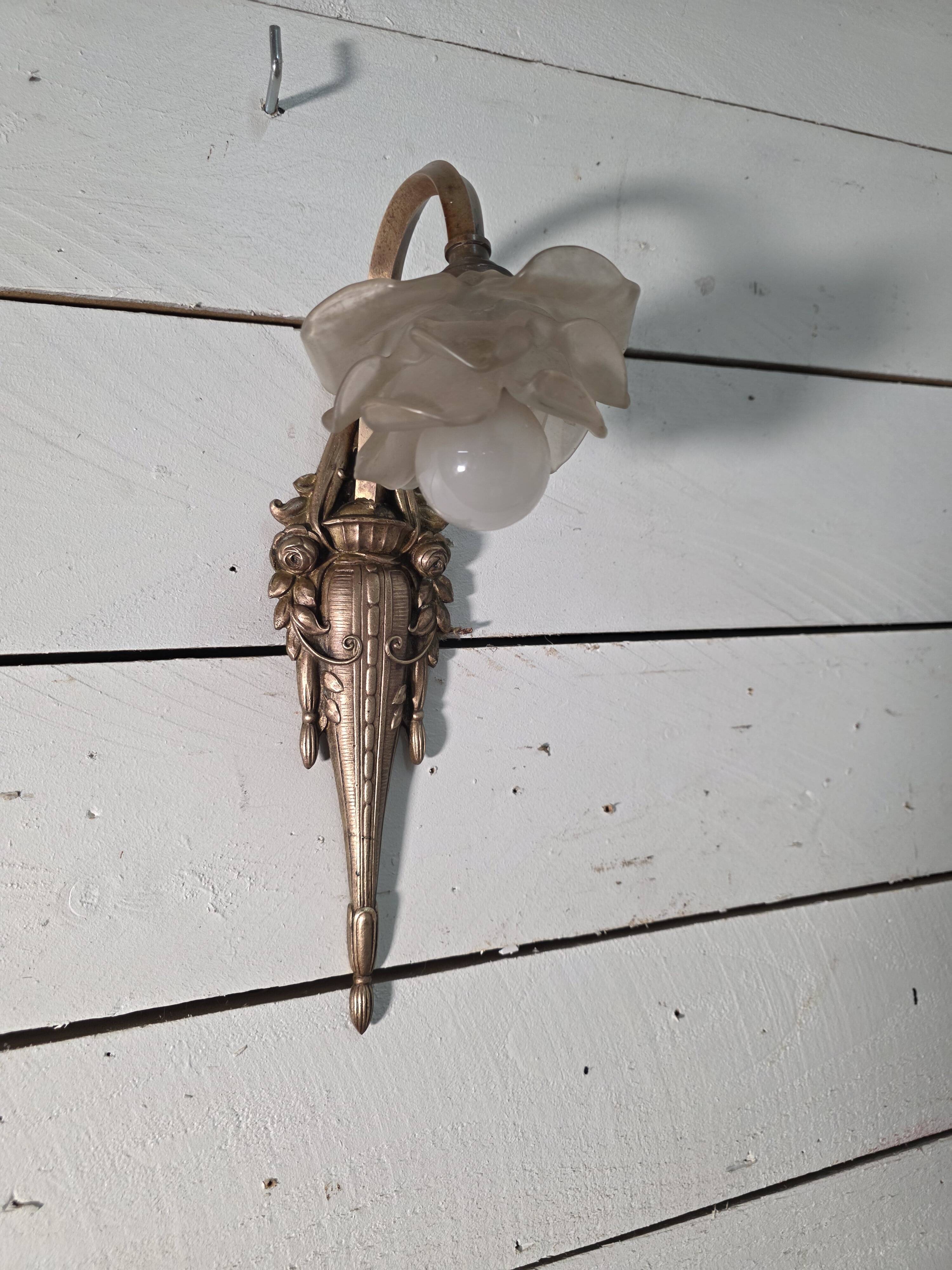 Art Deco wall light in gilded bronze, 1930s
