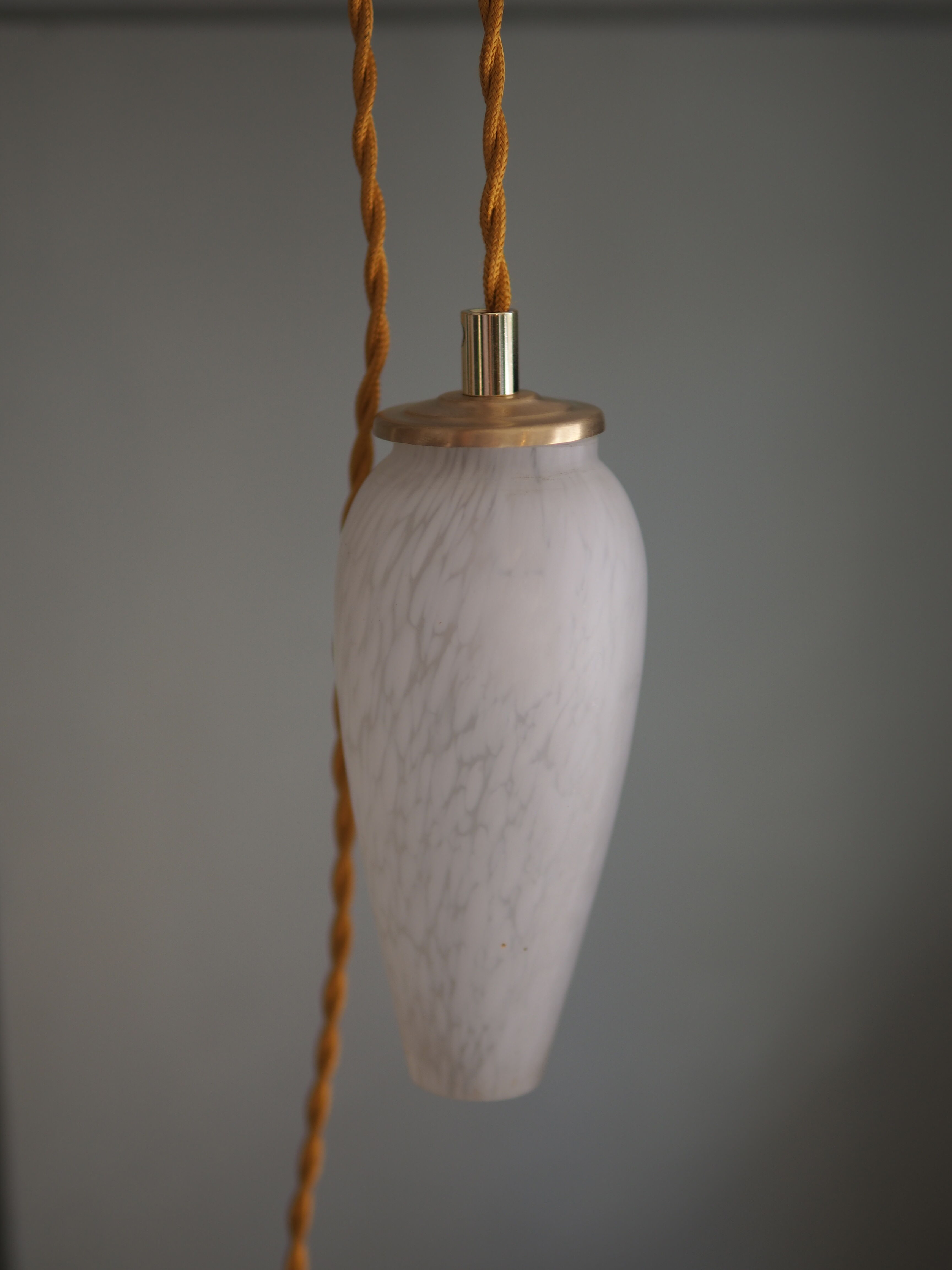 Lampe baldaeuse vintage - verre de clichy blanc