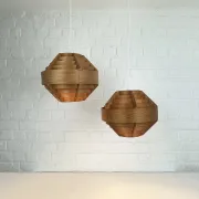 Pair of Hans-Agne Jakobsson pendant lights in pine veneer – AB Ellysett