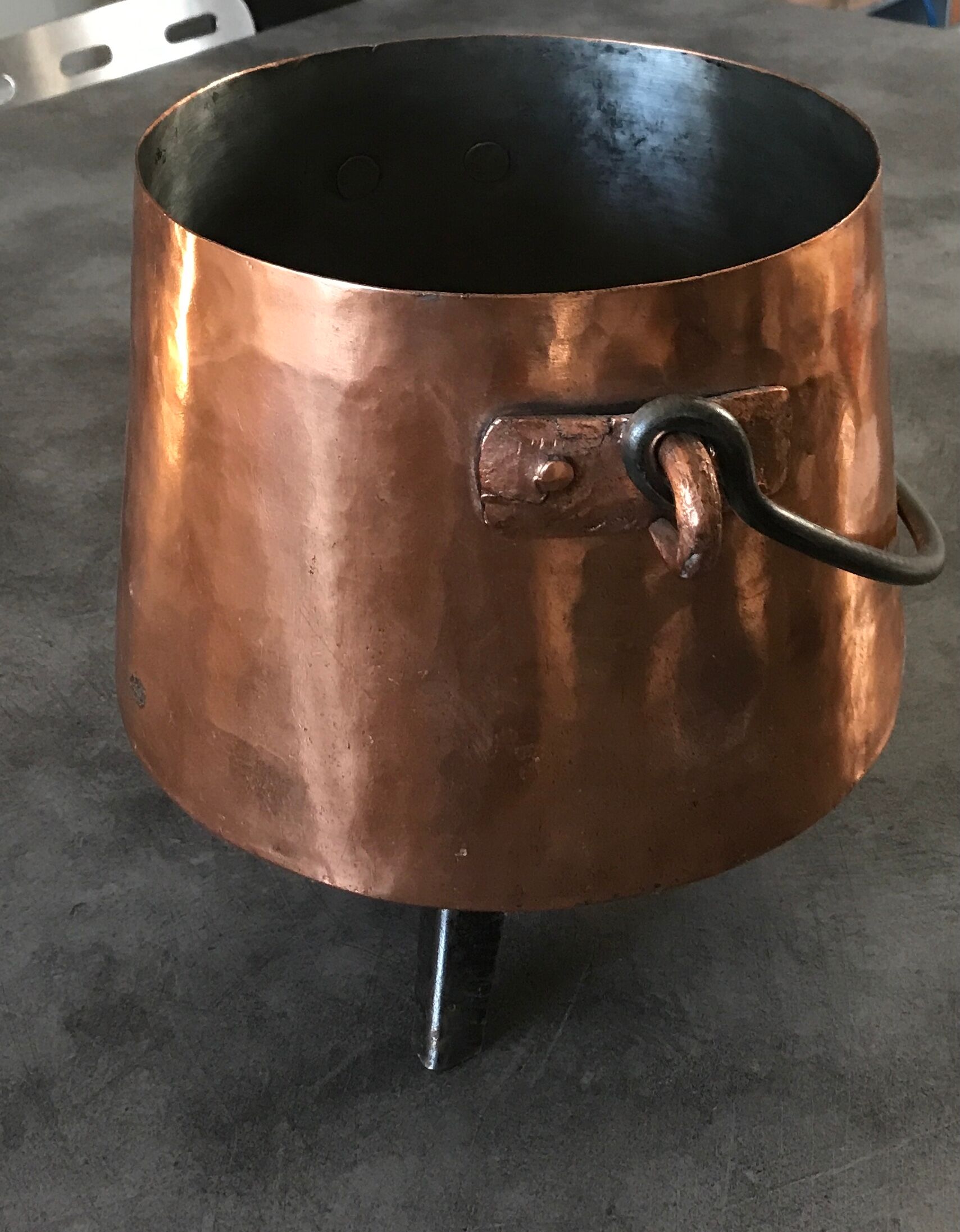 Cauldron with tinned copper pot handle and support 3 feet - 25.5 cm