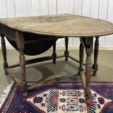 English oak drop-leaf table from the early 20th century