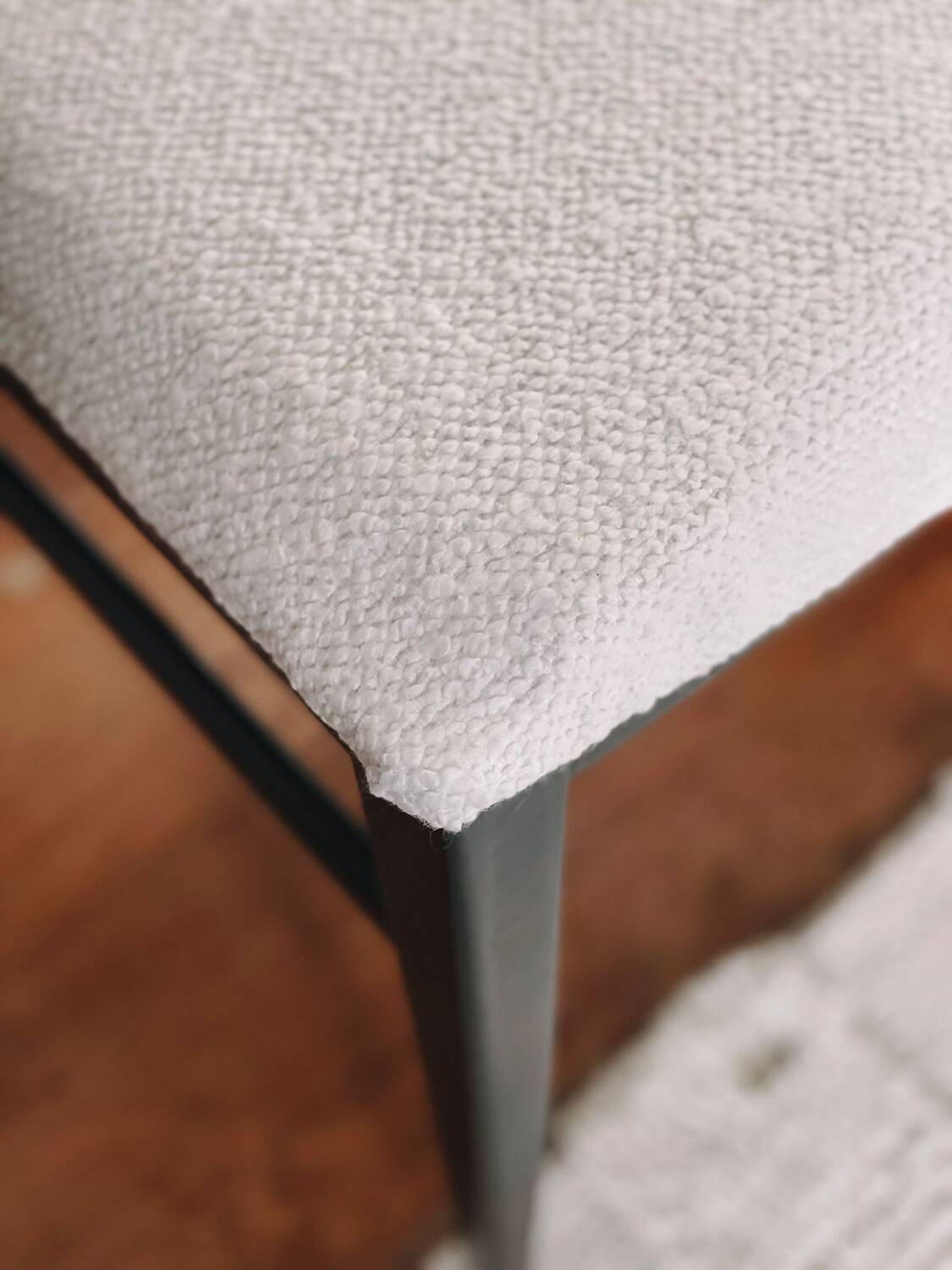 5 vintage chairs in dark wood and bouclé wool