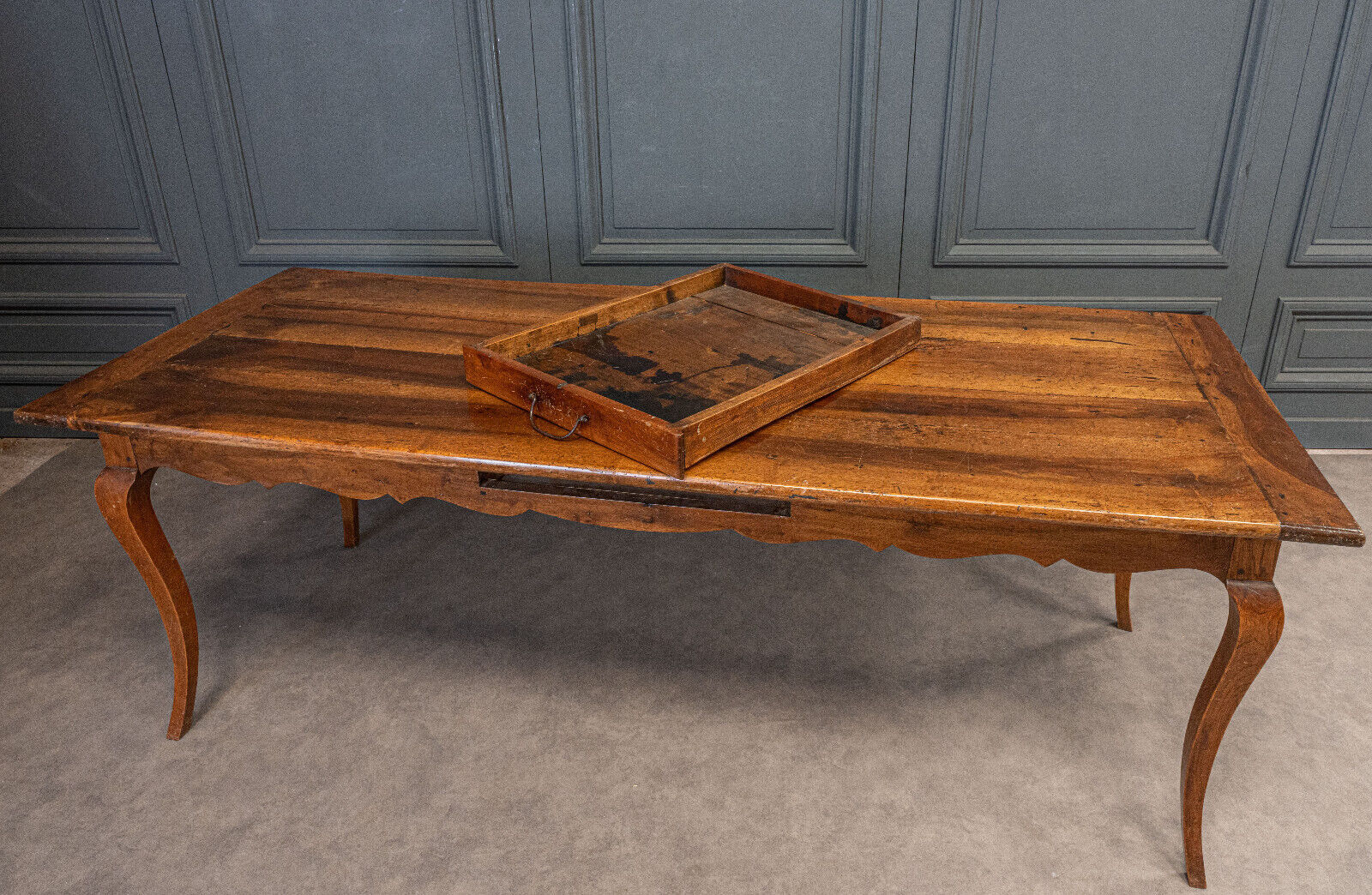 Farmhouse table walnut legs deer early nineteenth 1 drawer 208 cm