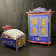 Ensemble garde-robe et lit miniatures tyroliens
