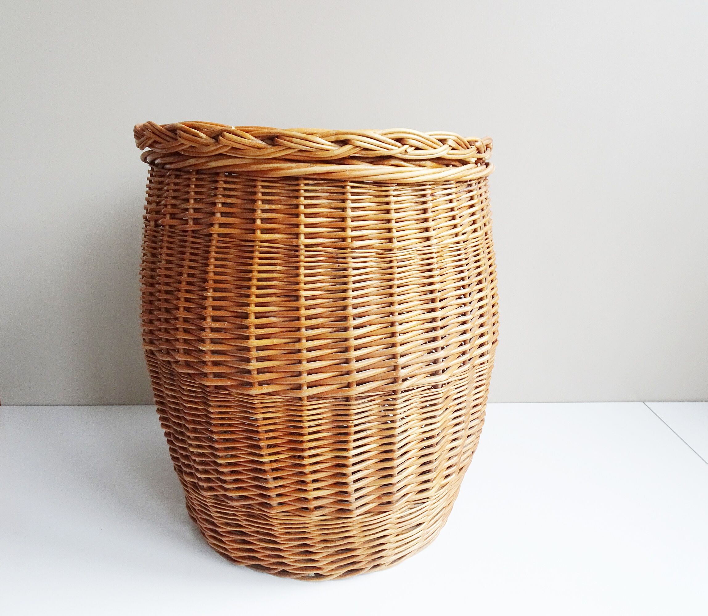rattan basket with lid 70s
