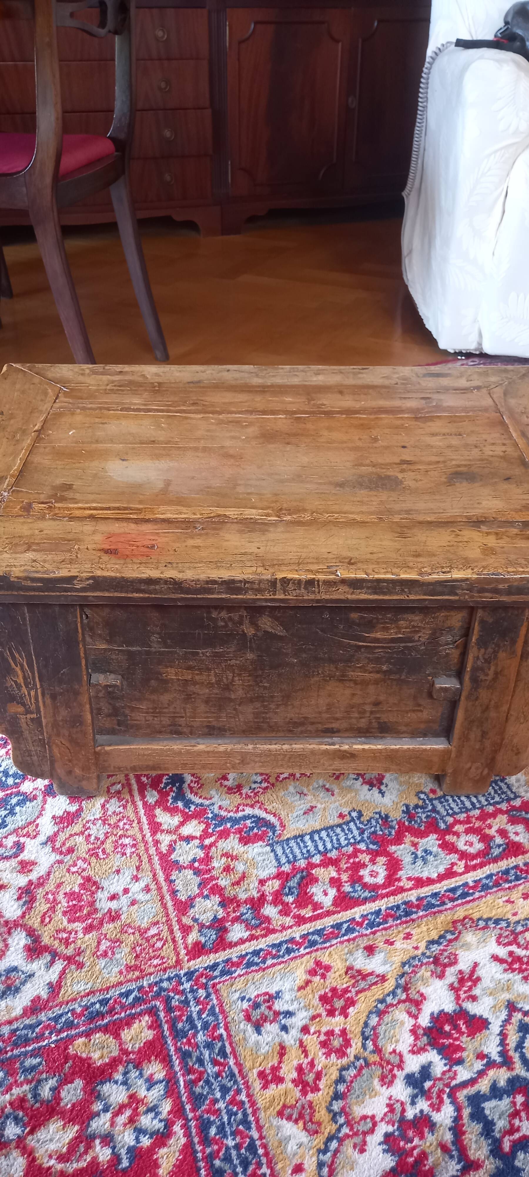 19th-century Chinese Kang coffee table in elm.