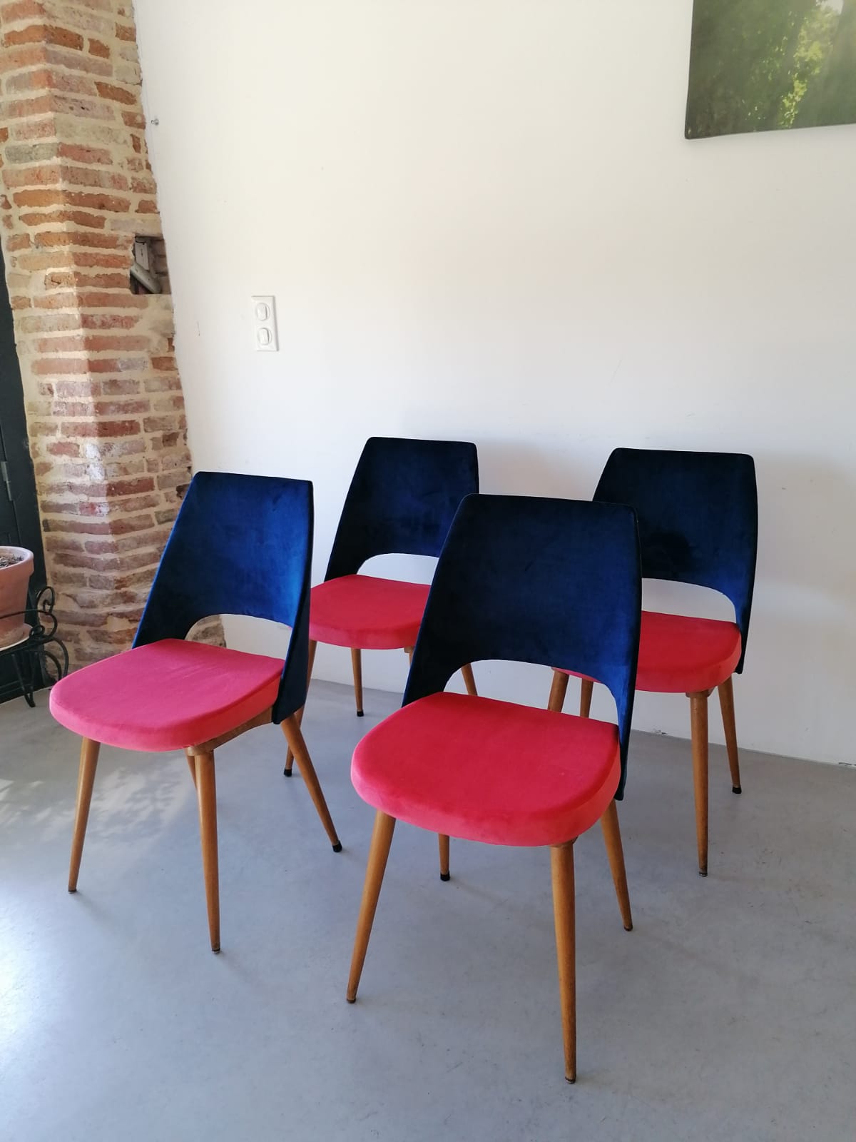 Chairs called "Tonneaux"