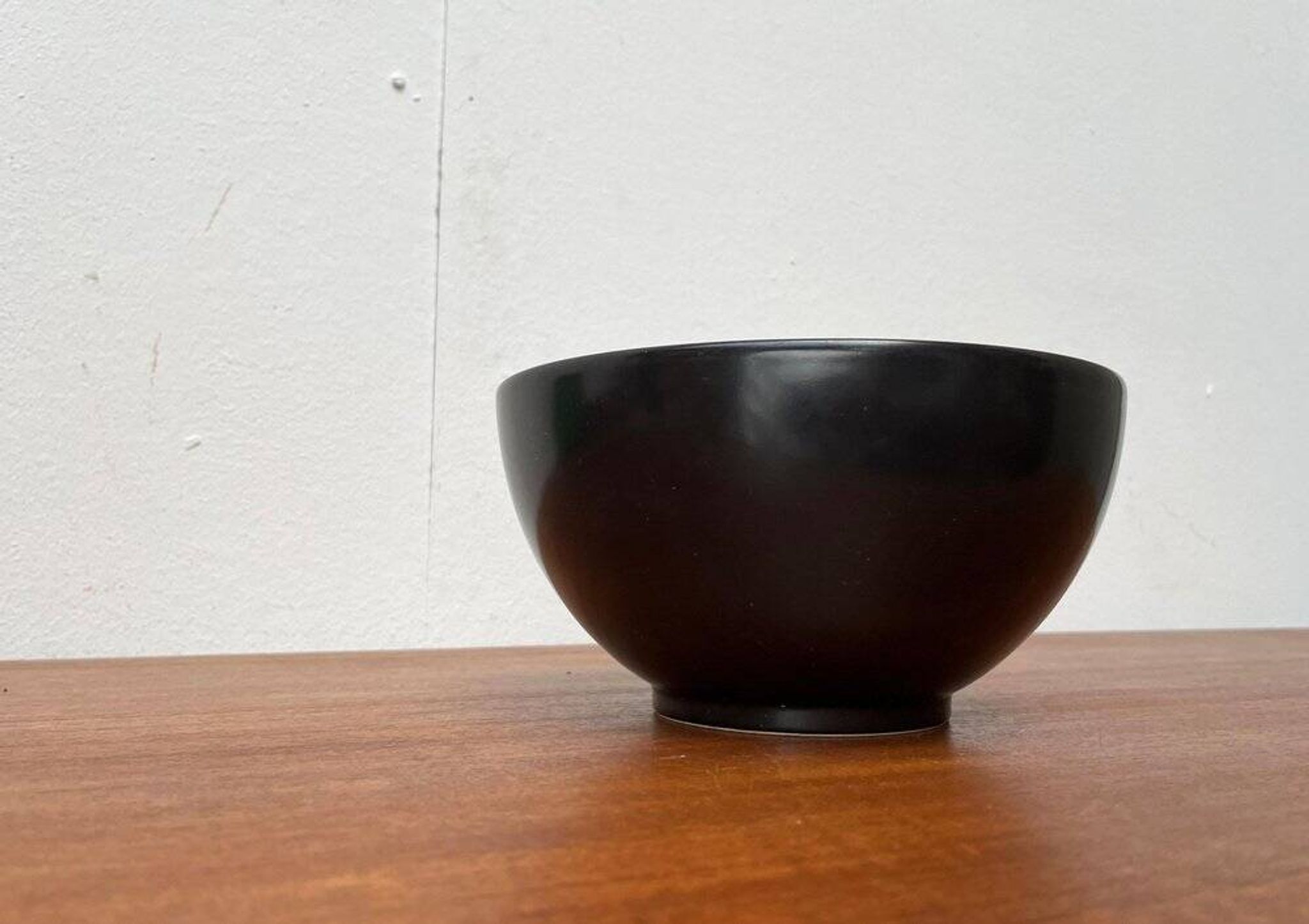 Mid-century German minimalist ceramic bowl by Wächtersbach, 1960s.