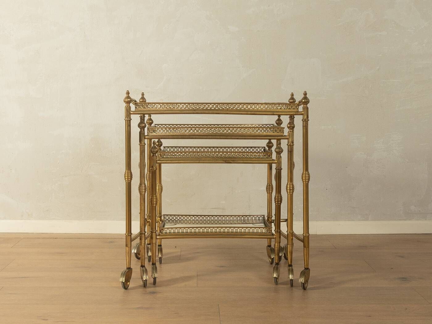 Set of 3 vintage Hollywood Regency nesting tables with brass frame and glass tops (1960s)