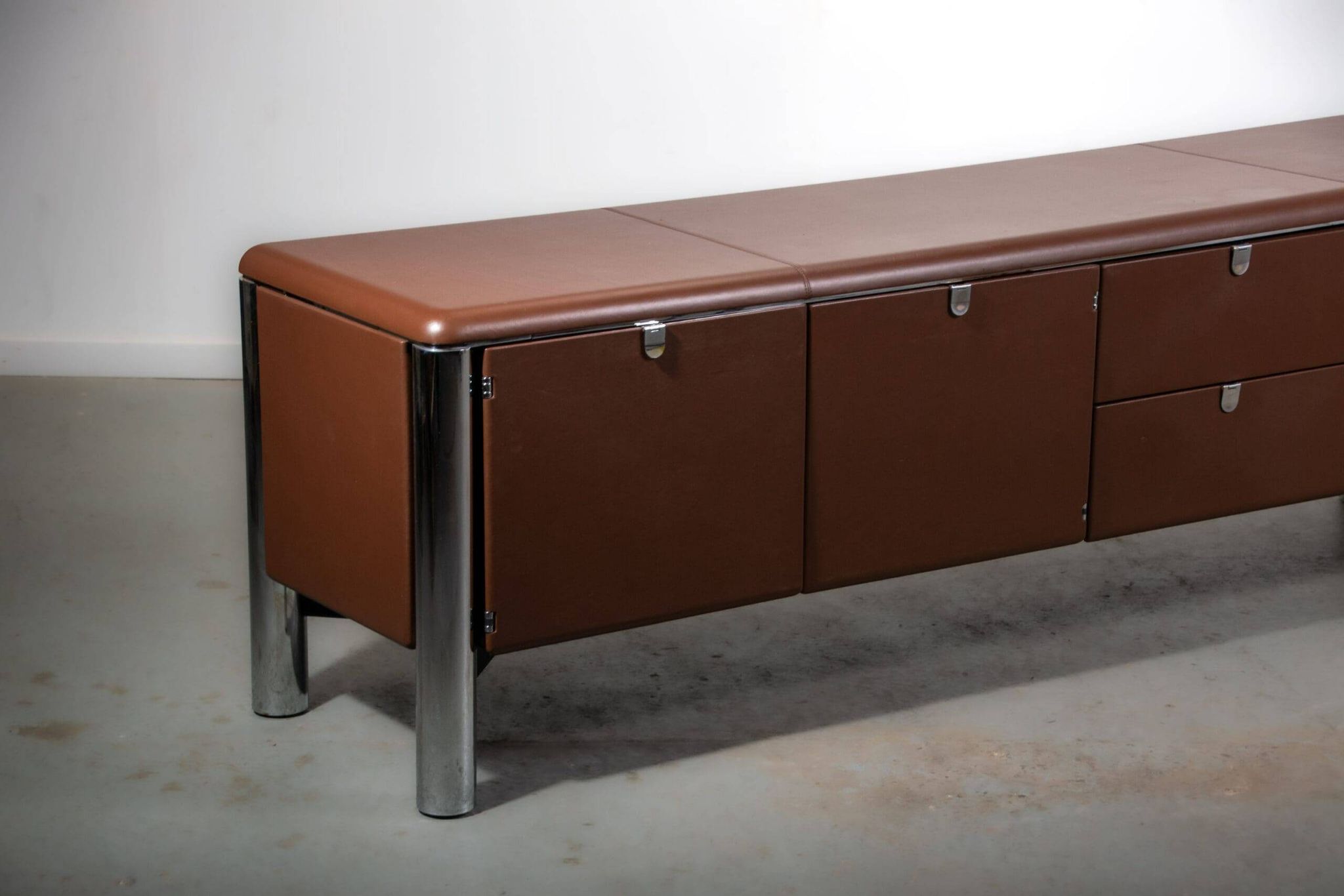 No. 3076 credenza extension in Vitello leather from the Pfister Executive Office Collection for KnollStudio. Circa 1988