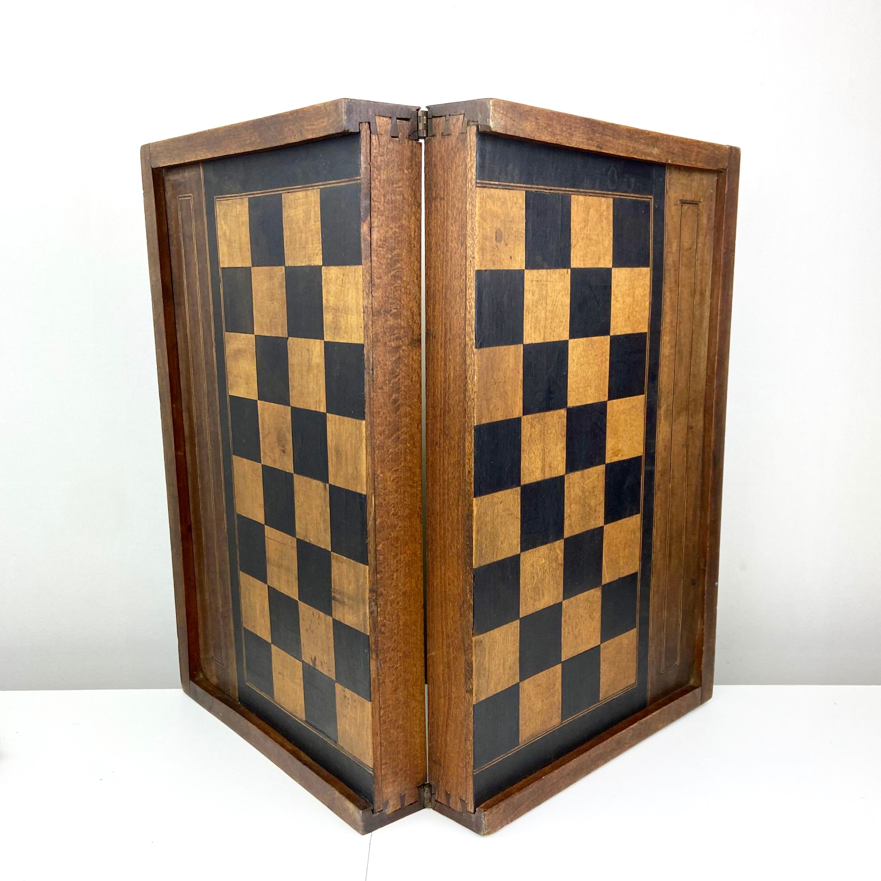 Jeu d'echec africain en bois précieux coffret de voyage