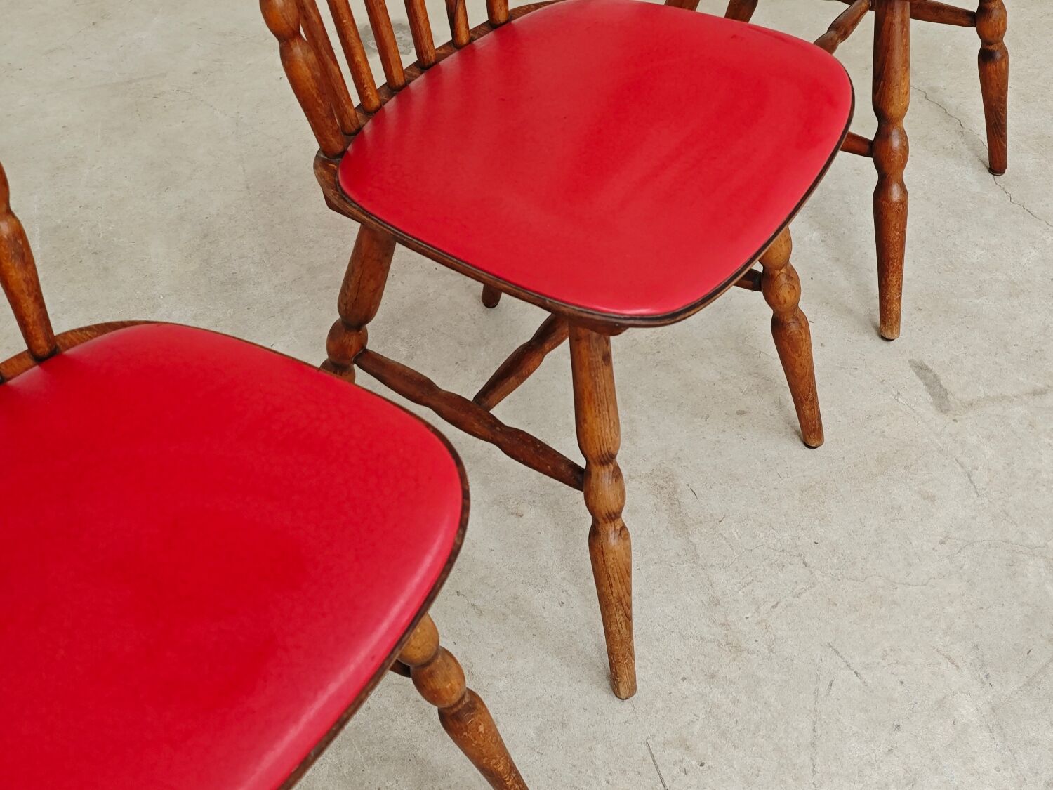 Lot de 3 chaises bois et skaï rougeTacoma par Baumann 1960